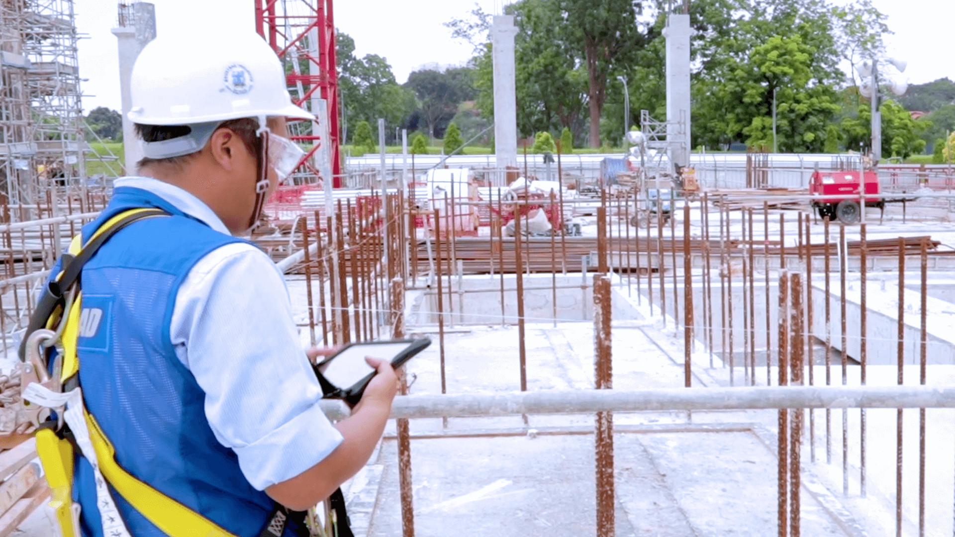 Novade-Boustead-Projects-construction-tablet-user client testimonial Boustead Projects construction tablet user