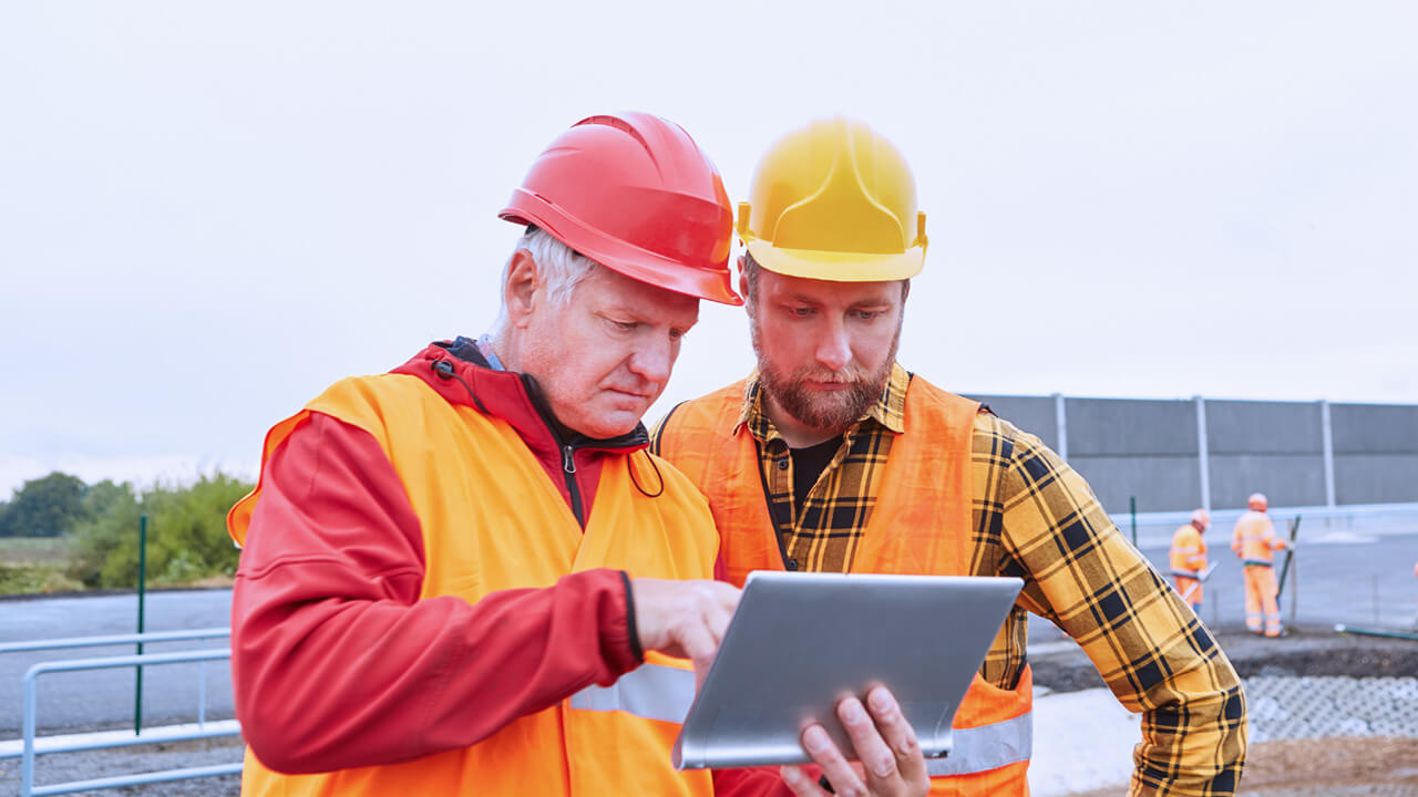 site-diary-two-engineers-with-tablet